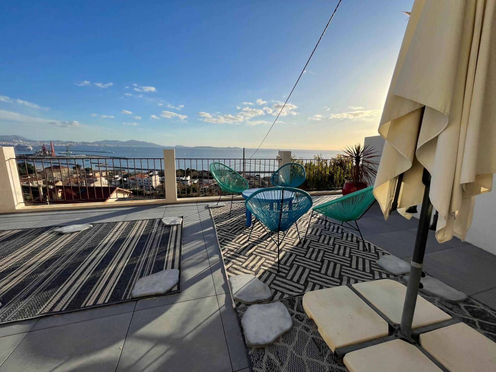 Superbe Terrasse Avec Vue Panoramique Sur La Mer Marseille Exteriör bild