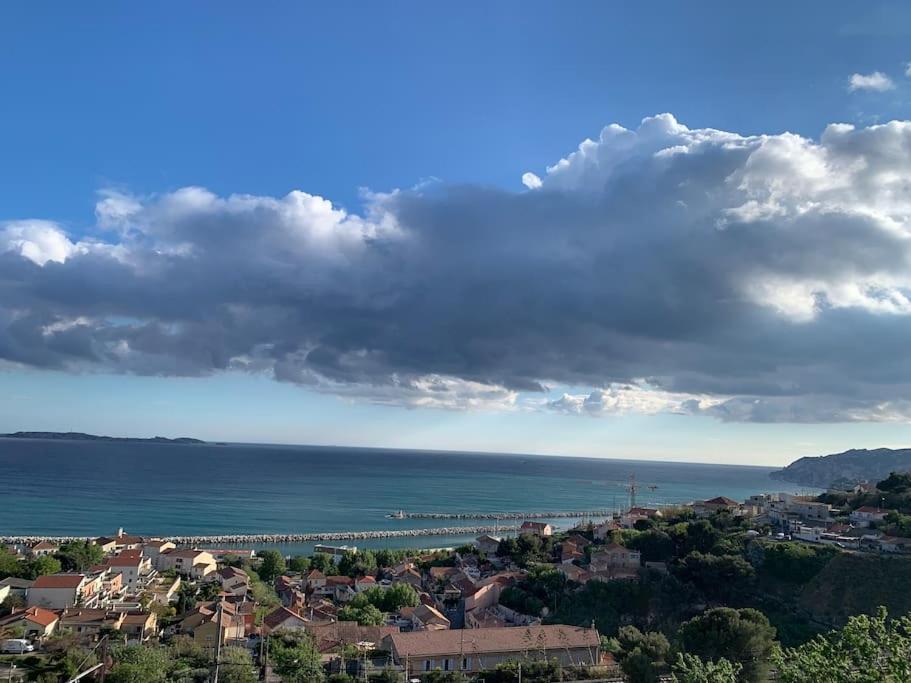 Superbe Terrasse Avec Vue Panoramique Sur La Mer Marseille Exteriör bild
