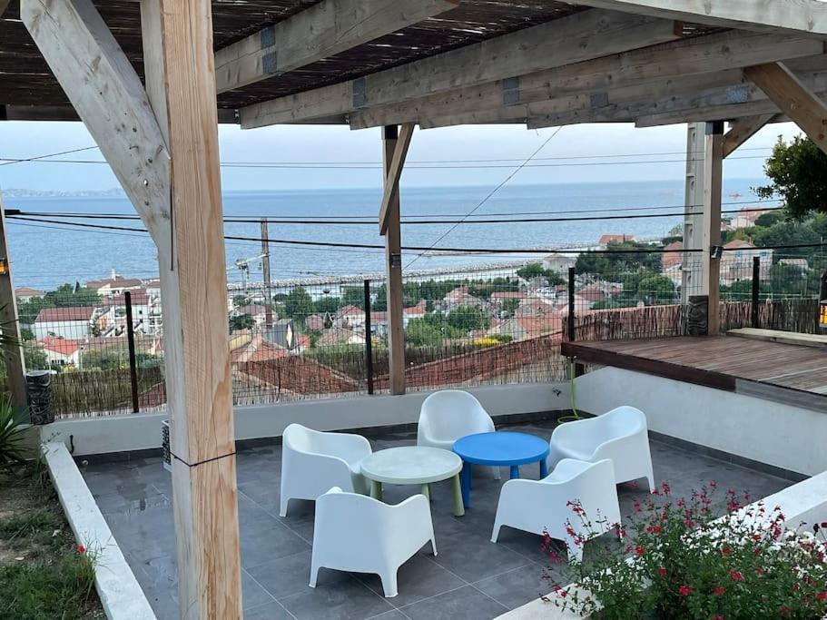Superbe Terrasse Avec Vue Panoramique Sur La Mer Marseille Exteriör bild