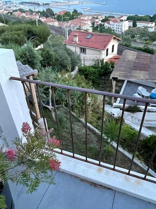 Superbe Terrasse Avec Vue Panoramique Sur La Mer Marseille Exteriör bild